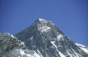 Gokyo 23 everest  from Fifth lakeP 0300