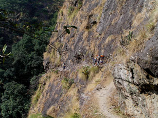 Trekking round manaslu 05 02 HH 04 P 0325