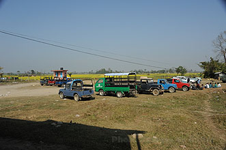 Chitwan 2011 18 busparkplatz y220 Chitwan 2011 18 busparkplatz y220