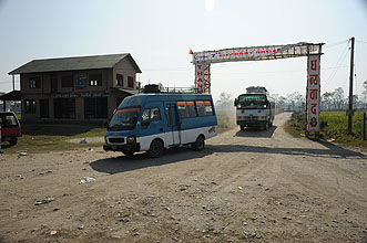 Chitwan 2011 31 Busankunft y220 Chitwan 2011 31 Busankunft y220