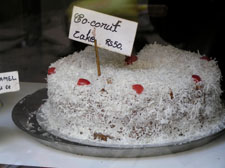 Freakstreat 2009 014Snowman coconut cake0225x