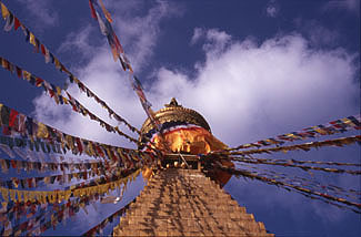 Kathmandu Bodnath 09 Spitze mit Fahnen P 0350 Kathmandu Bodnath 09 Spitze mit Fahnen P 0350