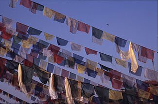 Kathmandu Bodnath 10 Fahnen rechts  P 0350