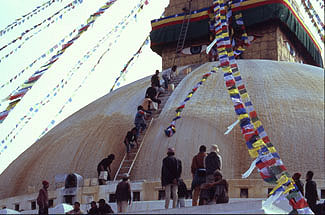 Kathmandu Bodnath 20 Kalktransport stupa  P 0350