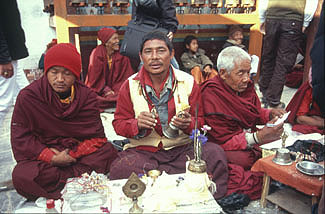 Kathmandu Bodnath 27 Puja moenche a P 0350 Kathmandu Bodnath 27 Puja moenche a P 0350
