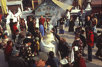 Kathmandu Bodnath 29 Raeucherofen a P 0350 Kathmandu Bodnath 29 Raeucherofen a P 0350