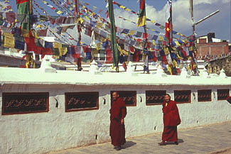 Kathmandu Bodnath 34 Rundgang d mönch. P 0350 Kathmandu Bodnath 34 Rundgang d mönch. P 0350