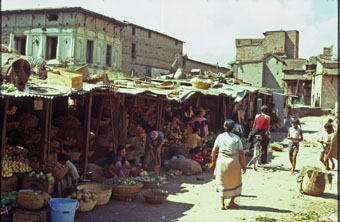 Günter Glöckler 1978 N5 Kathmandu Gemüsemarkt_bearbeitet-1 s340 Günter Glöckler 1978 N5 Kathmandu Gemüsemarkt_bearbeitet-1 s340