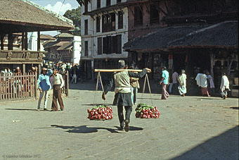 G�nter Gl�ckner 1977 N24  Kathmandu Durbarsquare_bearbeitet-1 s340