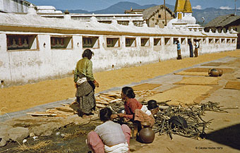 Cäcilia Hocke 1979 Bodnath (2) x 0340 Nepal 1979 Cäcilia Hocke 1979 Bodnath (2) x 0340 Nepal 1979