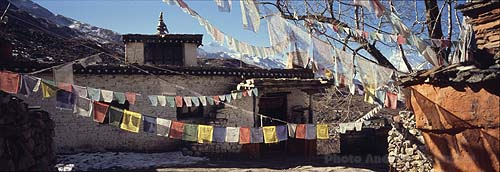 NP98_99 191 muktinath Melabar Gompa aussen x500