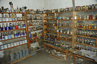 tibetische Medizin Apothekenlager tibetische Medizin Apothekenlager